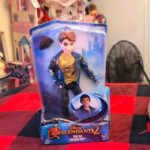 Disney Descendants 2 - Picture 1 of 8